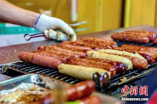 台湾特色小吃大肠包小肠。视觉中国 供图