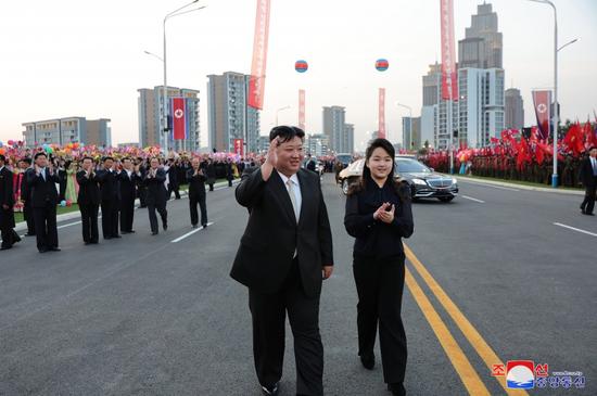 朝鲜“前卫大街”建成 金正恩携女出席竣工典礼
