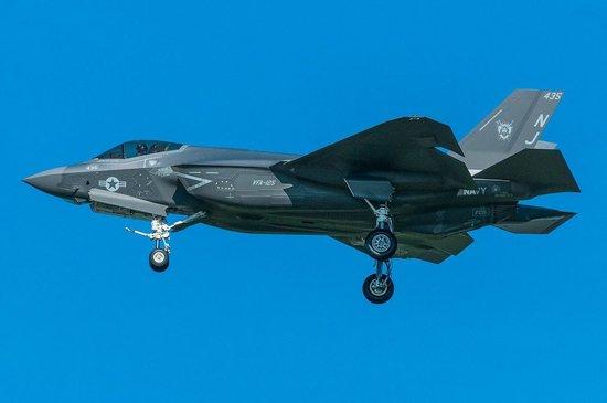 (资料图)一架VFA-125中队的F-35C战机,使用了与解散的VFA-101相同的尾标字母NJ