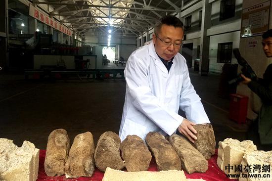 泸州老窖传统酿制技艺第22代传承人沈才洪。（中国台湾网 卢佳静 摄）