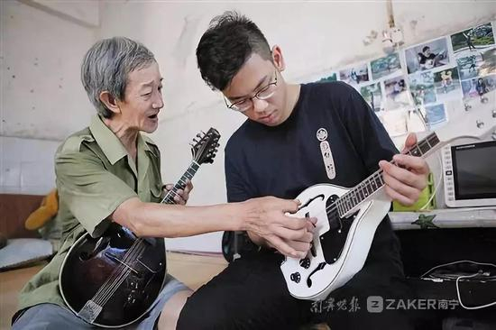 吴老耐心教导上门求学的小王