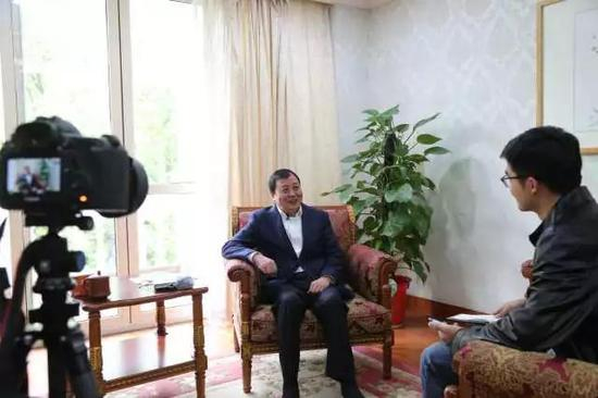 吴协恩接受央广记者李行健专访