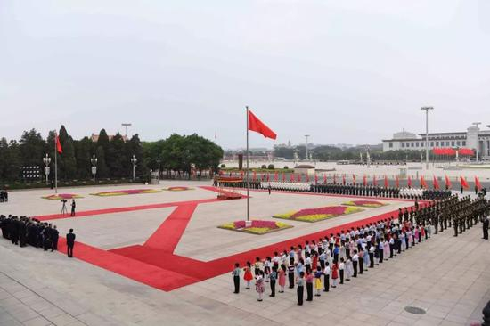 这是6月6日拍摄的欢迎仪式现场全景。