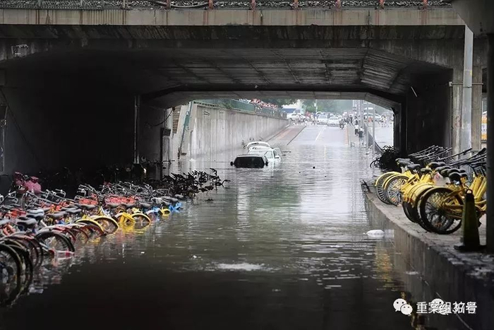 ▲今日13时许，昌平区回龙观育知东路轻轨桥下。图/新京报记者王贵彬 摄