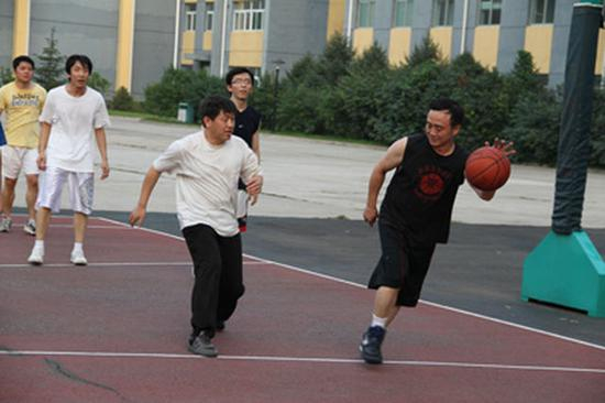 ▲打篮球是李勇杰很喜爱的运动。