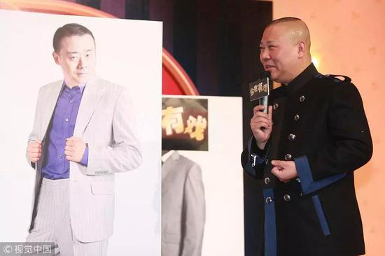 二人各成一派，曾被观众称赞“北有郭德纲，南有周立波”。