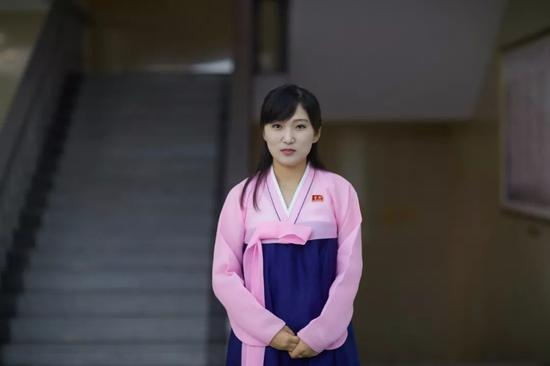 金日成综合大学校史馆讲解员