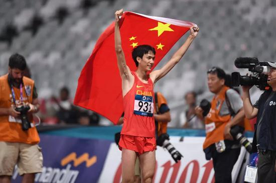  ▲当地时间2018年8月27日，印尼雅加达，2018雅加达亚运会男子跳高决赛，王宇夺冠。图据东方IC