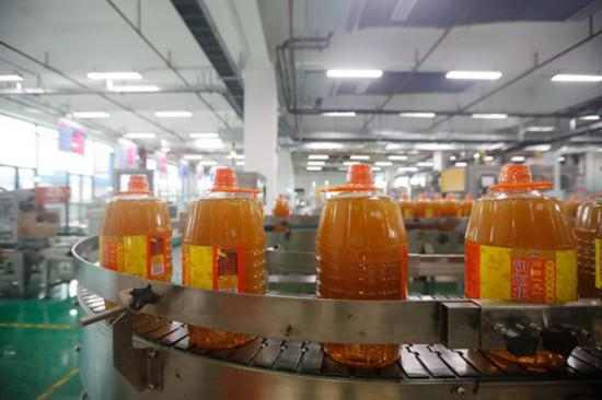 益海嘉里自动化生产线。