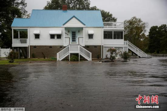 当地时间9月13日，飓风“弗洛伦斯”在北卡罗来纳州新伯尔尼登陆。