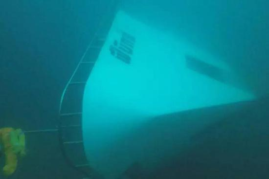 沉入海中的凤凰号