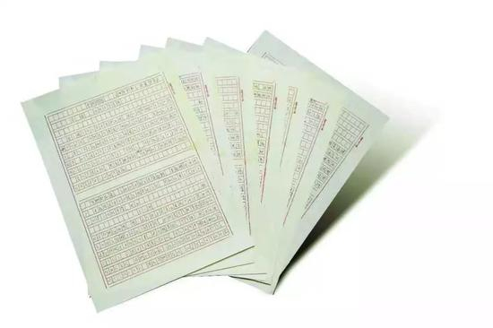 △1955年，钱学森辗转回到祖国，国家的需要使得他做出了人生的第四次选择——从学术理论研究转向大型科研工程建设。这是钱学森撰写的《导弹概论》手稿，被誉为中国航天事业的奠基之作。