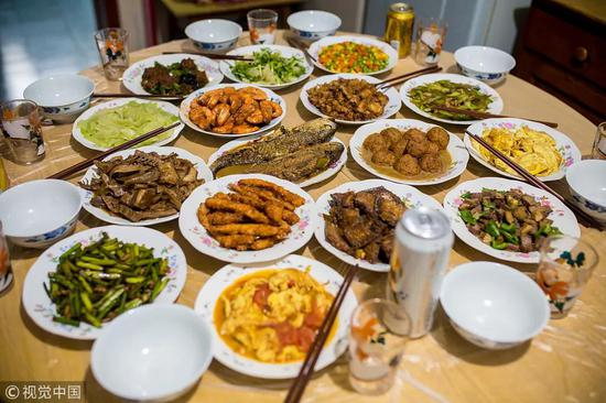 年夜饭 图片来源：视觉中国