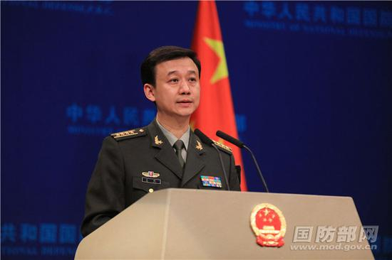 　　12月27日下午国防部举行例行记者会，国防部新闻局局长、国防部新闻发言人吴谦大校答记者问。宣琦摄