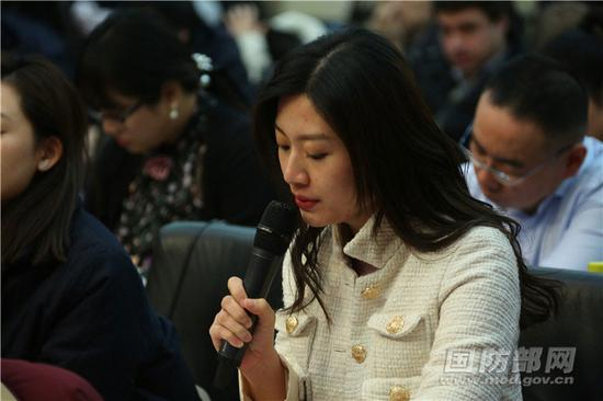 　　12月27日下午国防部举行例行记者会，国防部新闻局局长、国防部新闻发言人吴谦大校答记者问。孙智英 摄