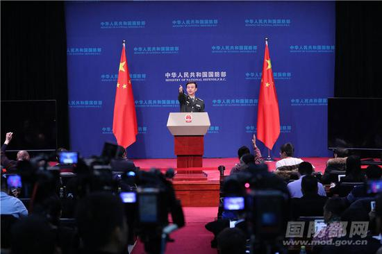 　　12月27日下午国防部举行例行记者会，国防部新闻局局长、国防部新闻发言人吴谦大校答记者问。孙智英摄