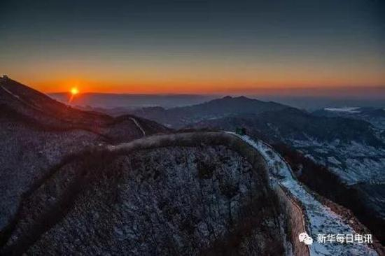  雪后的箭扣长城别具韵味。蒲东峰摄
