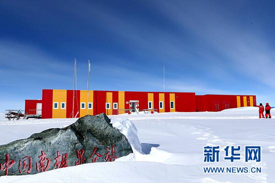 1月5日拍摄的中国南极昆仑站。新华社记者 刘诗平 摄