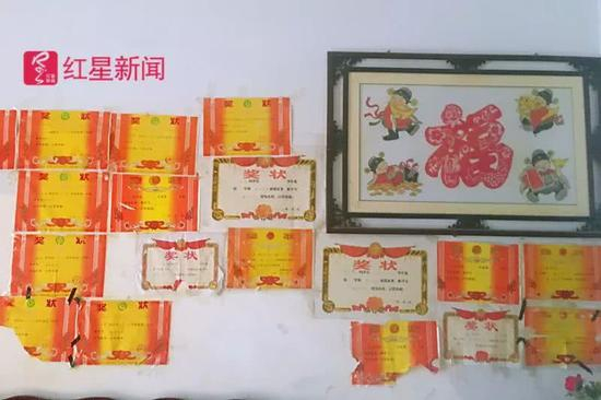 孙女儿的奖状。