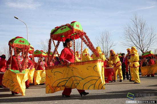 图为小车会表演（图片来源：tuku.qianlong.com）。千龙网记者 万小军摄