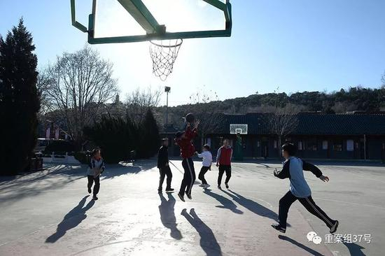 ▲北京市海淀寄读学校的学生们在上体育课。 新京报记者 吴江 摄