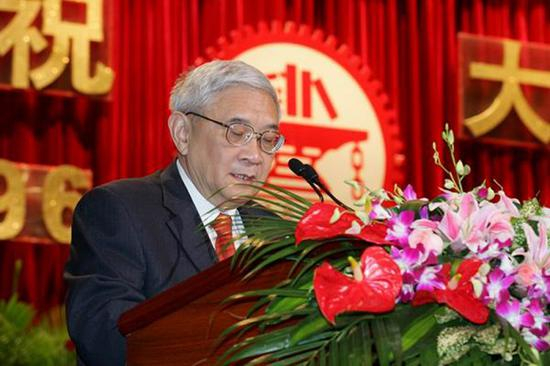 图说：阮雪榆院士在庆祝上海交通大学建校110周年大会上的发言