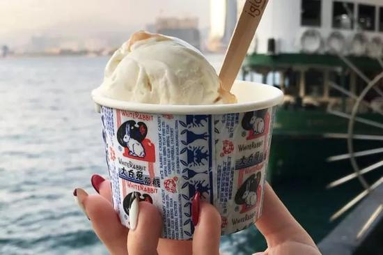 “不安分”的大白兔蹿到国外，让老外狠狠遭遇了一波“甜蜜暴击”。