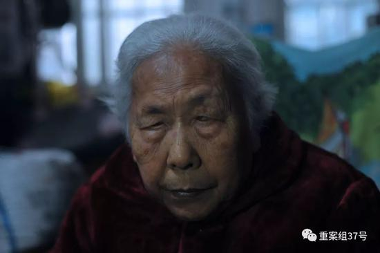 　　▲1938年，日军在岳阳使用细菌武器，9岁的彭竹英因此双目失明。1944年5月，彭竹英又被日军强行抓去，成为了“慰安妇”。 新京报记者 吴江 摄