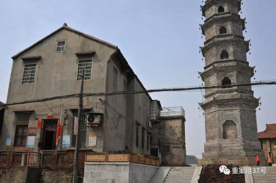 　　▲二战期间曾经被日军充作“娱乐所”的建筑，如今取名“宝塔旅馆”，仍对外营业。&nbsp;&nbsp;新京报记者 吴江 摄