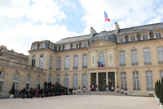  △当天的爱丽舍宫。（央视记者拍摄）