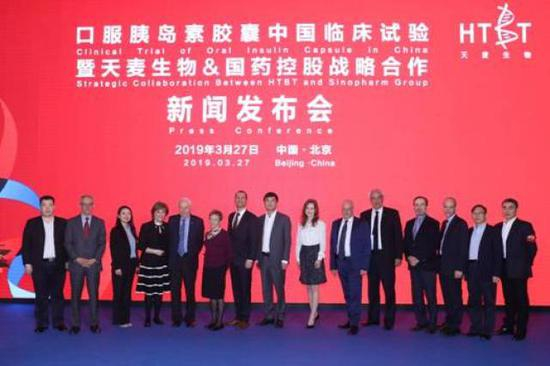 图为活动现场来宾合影