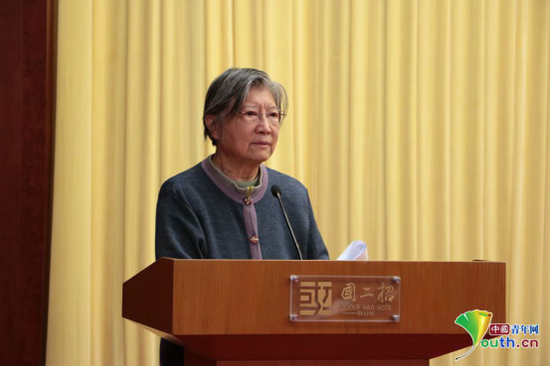 陈云和于若木之女陈伟力深切怀念母亲于若木。