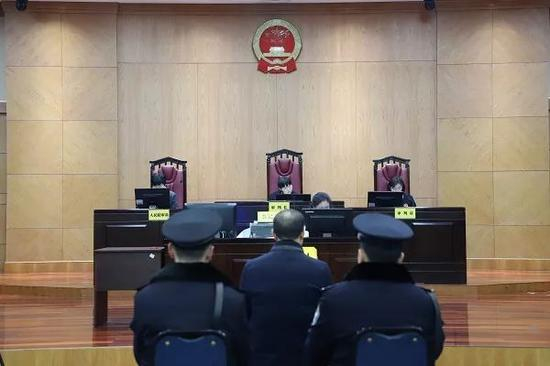  （&nbsp;开庭现场△图片来源：“婺城发布”官方公众号）