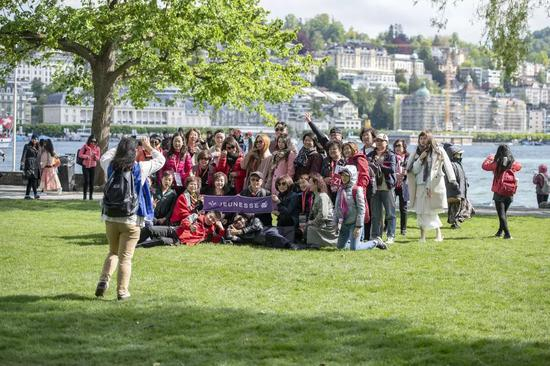 ▲来自婕斯的中国经销商在瑞士合影。&nbsp;图片来源/ 20 Minuten