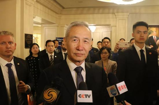  5月9日，中共中央政治局委员、国务院副总理、中美全面经济对话中方牵头人刘鹤抵达华盛顿，与美方举行第十一轮中美经贸高级别磋商。&nbsp;图源：中国日报