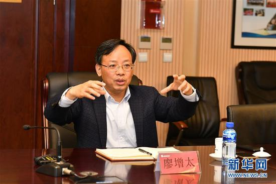 烟台万华化学集团董事长、党委书记廖增太在介绍情况（2018年12月7日摄）。 新华社记者 郭绪雷 摄
