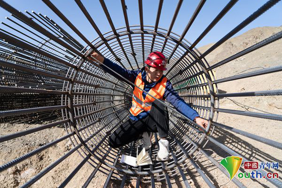 每逢严冬暴雪前，京新高速项目部都会加快组织工作，抢工期。中铁二十五局京新高速项目部供图