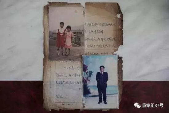 　　▲1996年慈利县公安局开的关于父亲被杀的案情说明、两姐妹小时候的合影和父亲的照片。新京报记者 彭子洋 摄