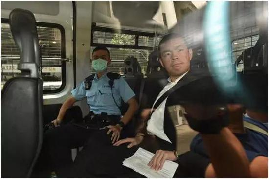  拿美国旗追打付国豪的嫌犯赖云龙，19岁。