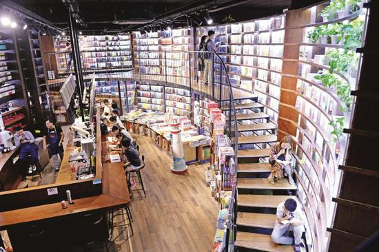 　北京的一家24小时书店。图/视觉中国