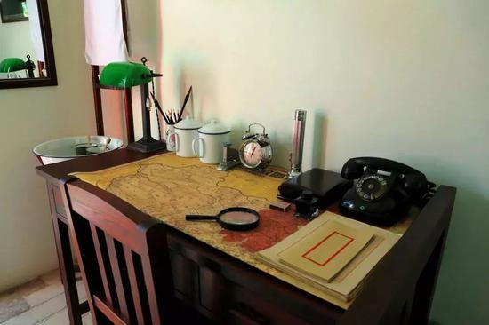  思亲舍内景——办公桌