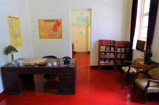  双清别墅内景——办公室