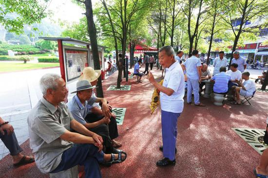 改造后的海绵广场，市民乐享“海绵生活”。 萍乡市海绵办提供