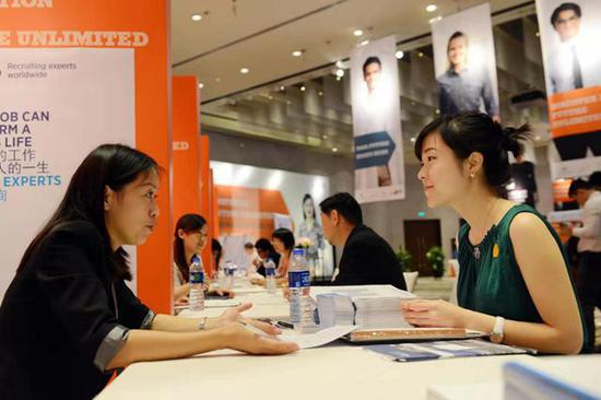 又到了高校毕业生求职季（资料图）。信息时报记者 郭柯堂 摄