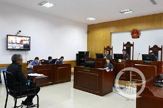  ▲张家口市公安局原副局长王守成在张家口市桥东区法院受审。 图片来源/桥东区人民法院