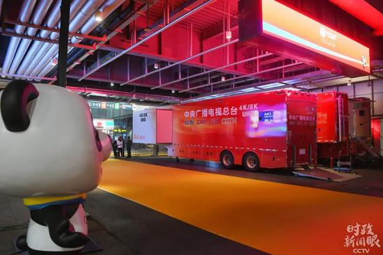  △11月5日上午，中央广播电视总台将对第二届进博会开幕式作现场直播，目前直播准备工作已经就绪。（央视记者廖江衡拍摄）