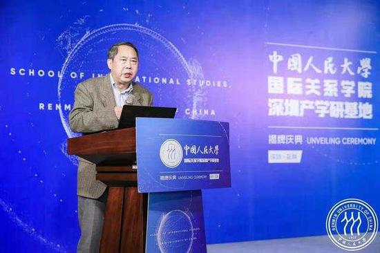  中国人民大学国际关系学院学术委员会主任、国务院参事时殷弘教授