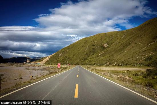  ▲川藏公路 来源：希帕图片社