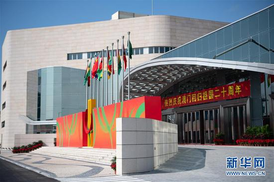 　　这是12月19日拍摄的中国与葡语国家商贸合作服务平台综合体外景。新华社记者 张金加 摄