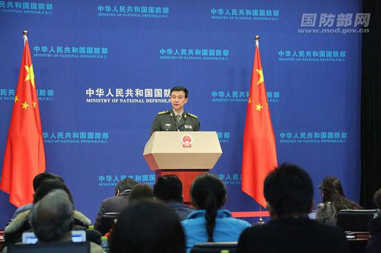 　　12月26日下午，国防部举行例行记者会，国防部新闻局局长、国防部新闻发言人吴谦大校答记者问。孙智英 摄